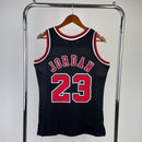 Regata NBA Chicago Bulls 97/98 - Black Hardwood - M&Ness
